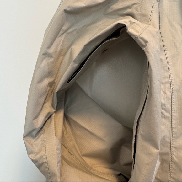 Marmot Women's Rain Jacket Shell - Picture 6 of 12